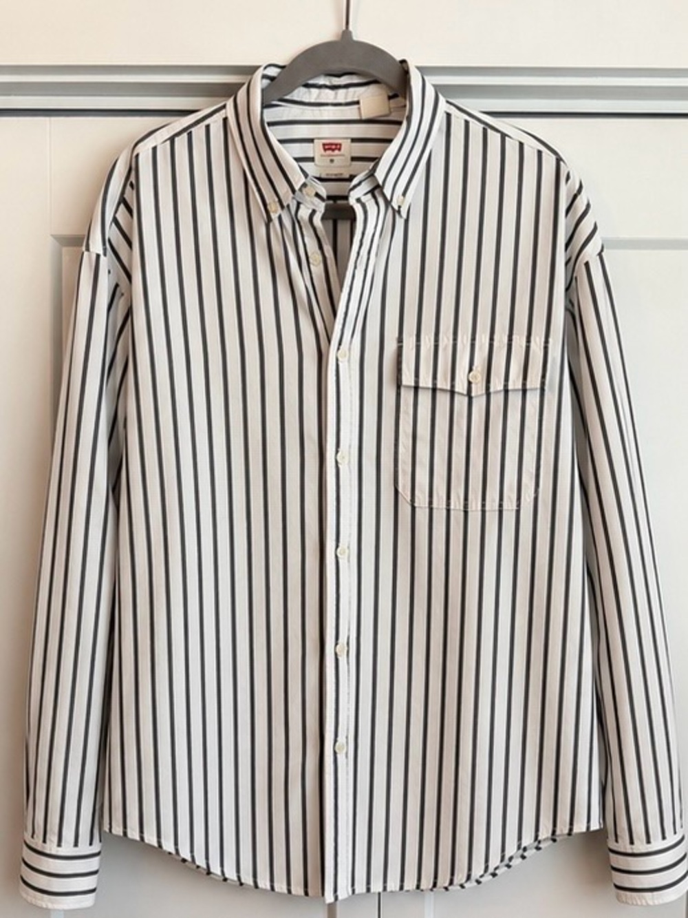 Levi’s Men's White/Black Stripe Button-Down Shirt, Boxy Crop, Size M - 0180